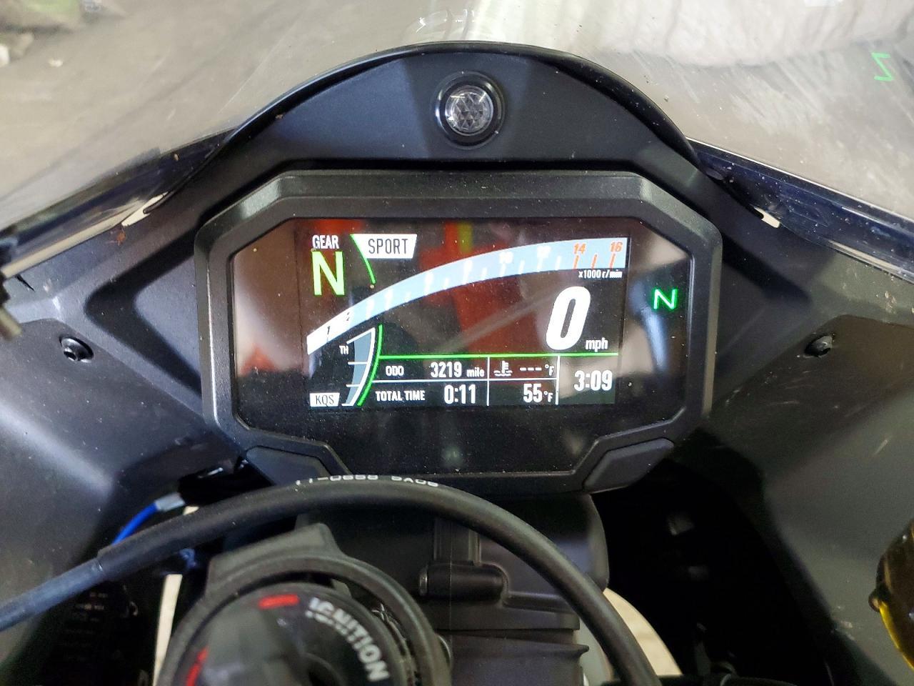 2025 Kawasaki ZX1002 M