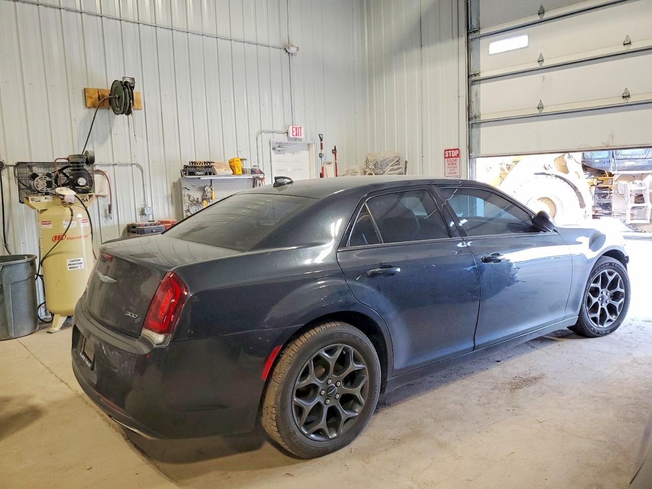 2018 Chrysler 300 s