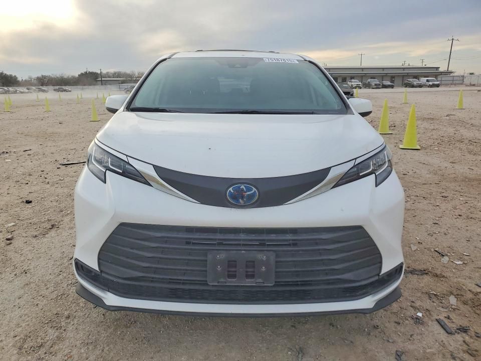 2023 Toyota Sienna le