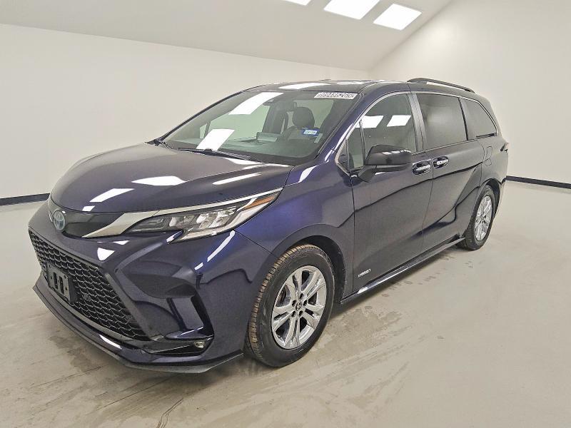 2021 Toyota Sienna xse