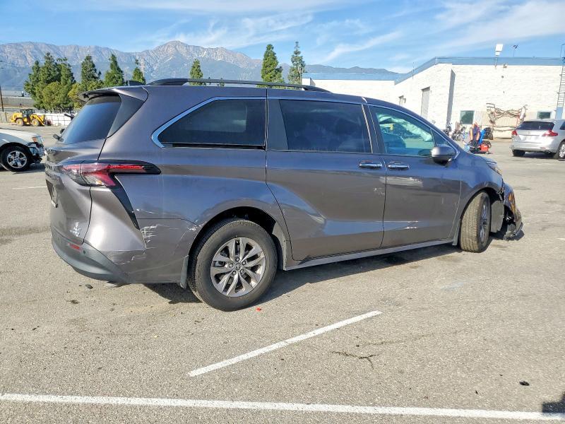 2023 Toyota Sienna xle 8-passenger