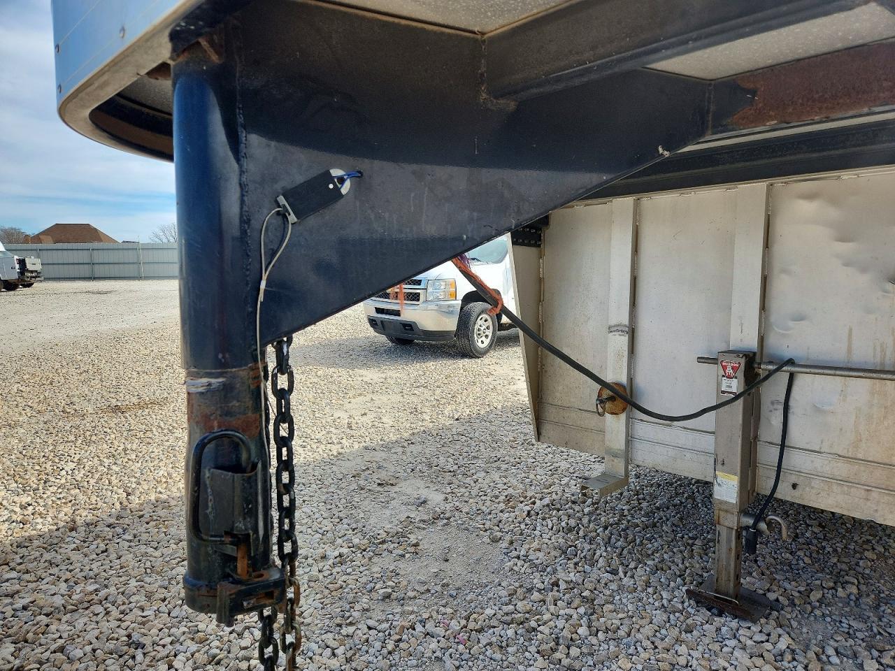 2010 Cm Trailer 2010 CM Horse Trailer