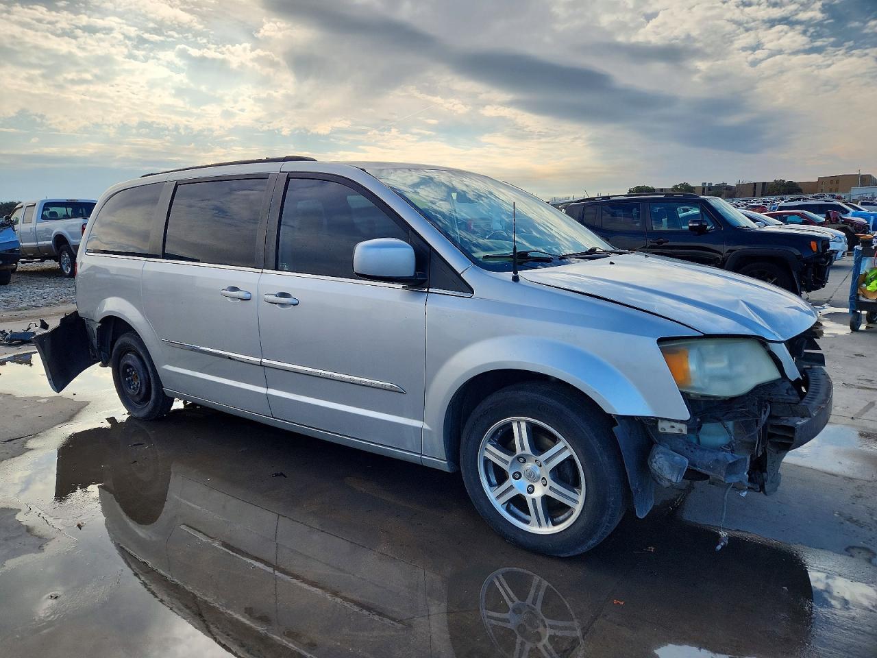 2012 Chrysler Town & Country Touring
