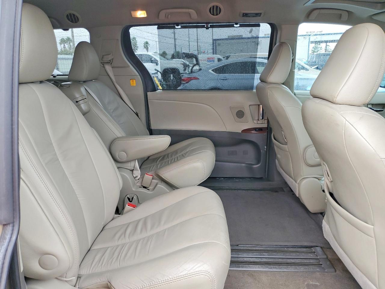 2011 Toyota Sienna xle