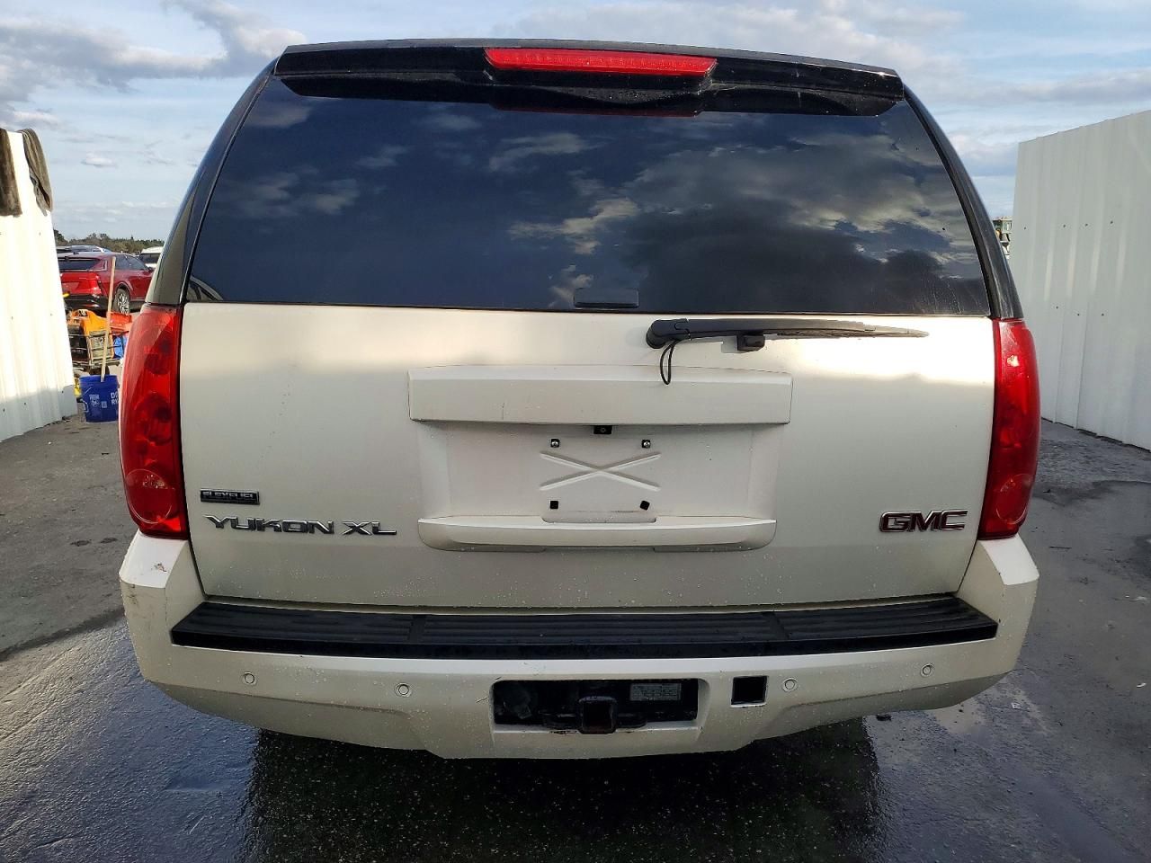 2011 GMC Yukon xl C1500 slt