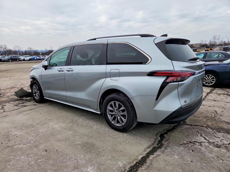 2022 Toyota Sienna le