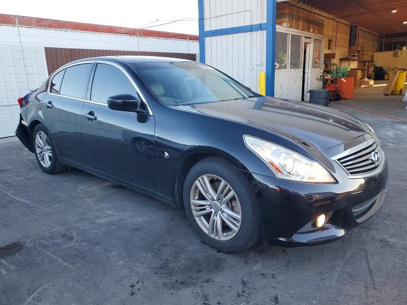 2015 Infiniti Q40