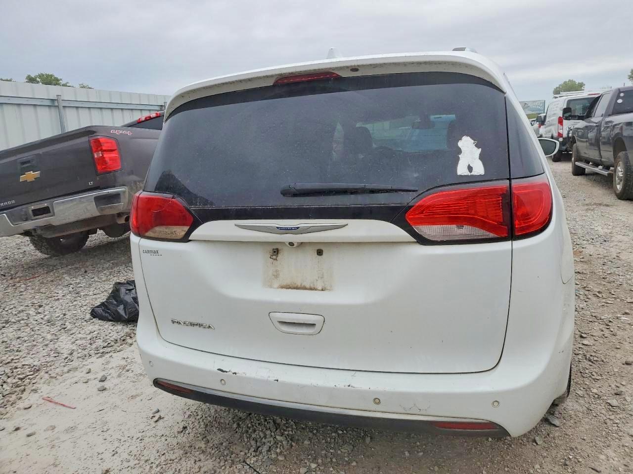 2018 Chrysler Pacifica Touring l