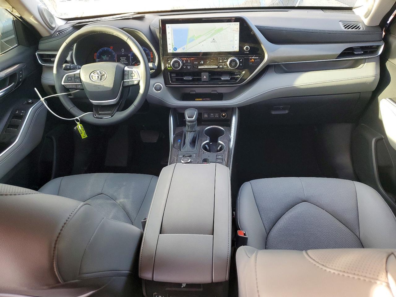 2025 Toyota Highlander le