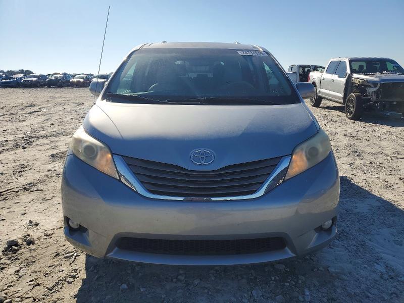 2014 Toyota Sienna xle