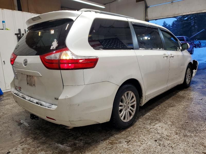 2015 Toyota Sienna xle