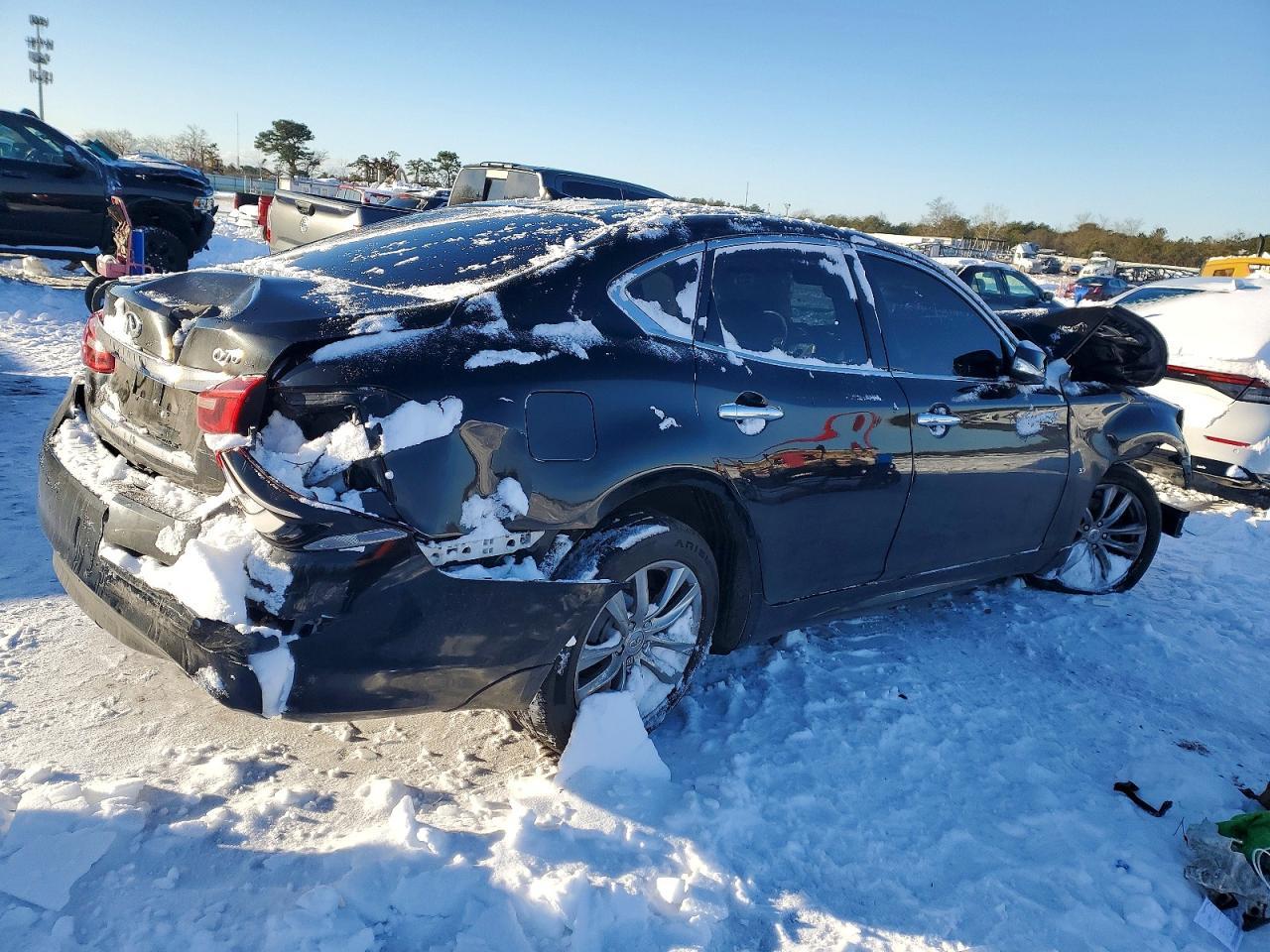 2016 Infiniti Q70 3.7