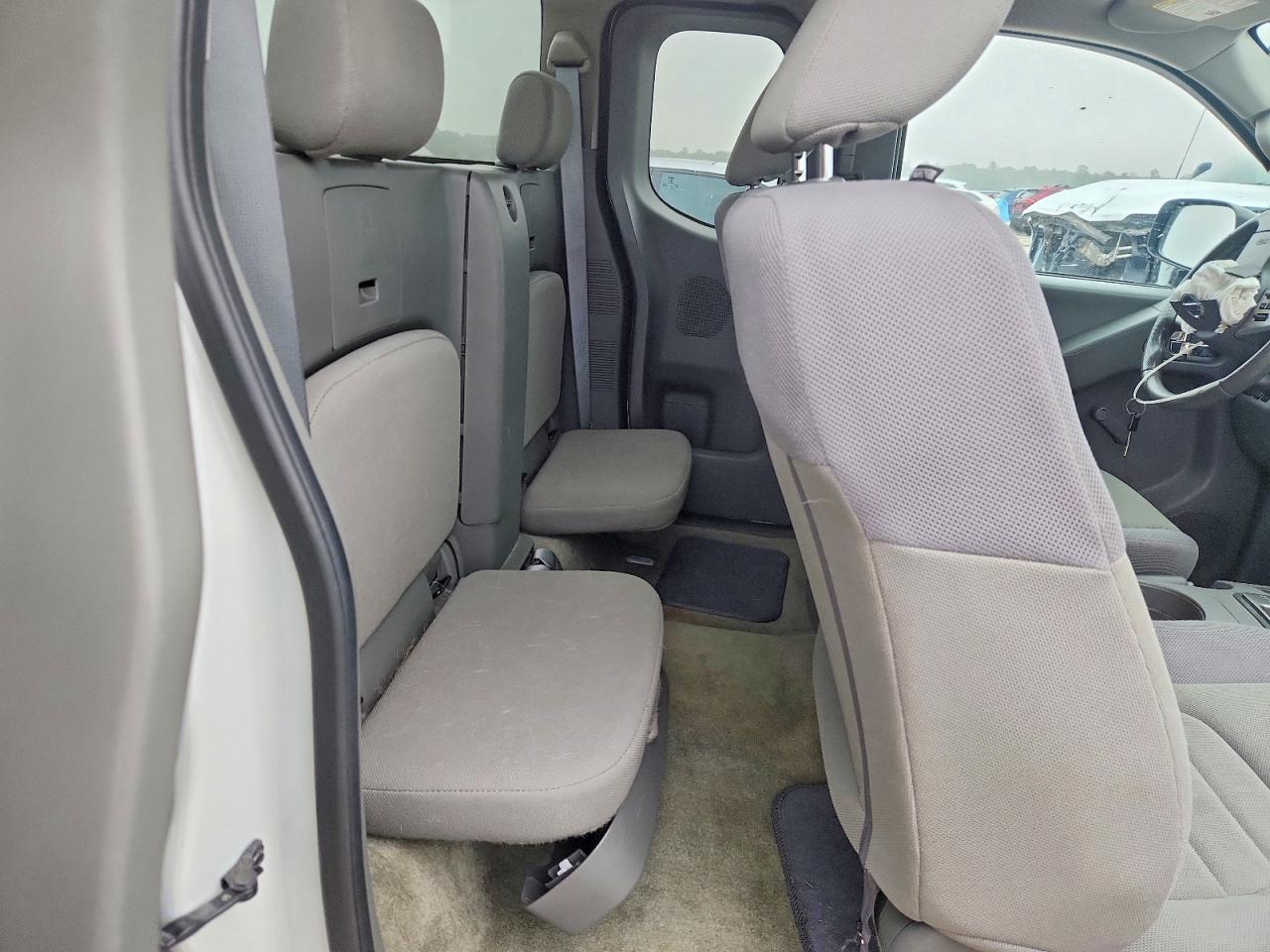 2016 Nissan Frontier s