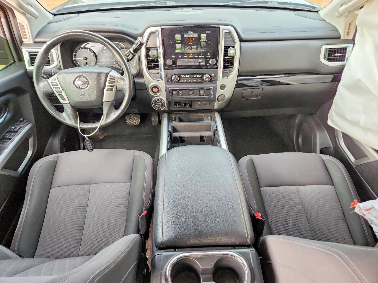 2021 Nissan Titan sv