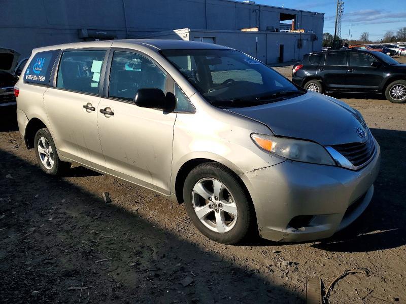 2017 Toyota Sienna le 7-passenger