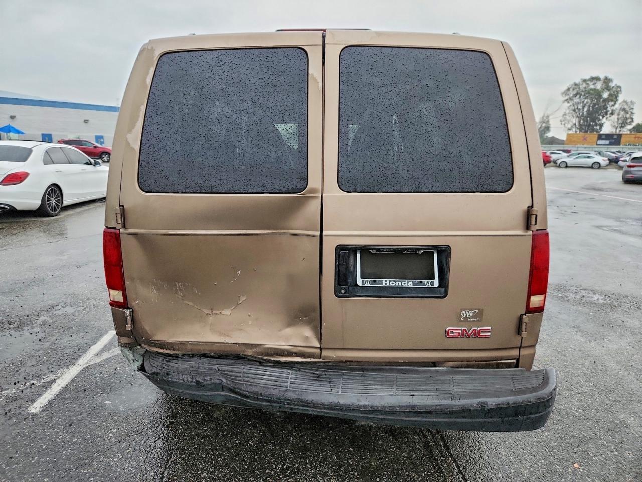 2005 GMC Safari XT