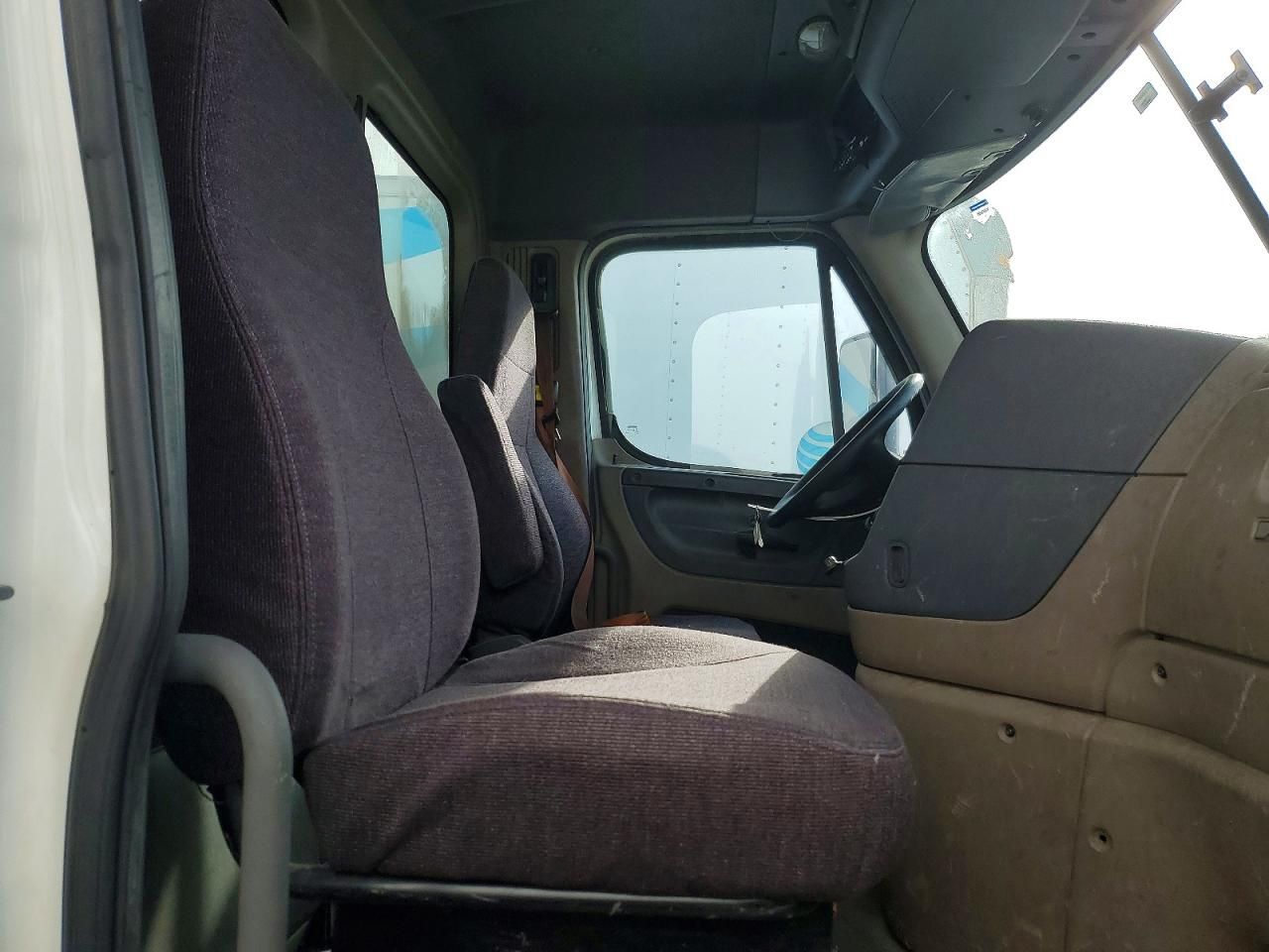 2015 Freightliner Cascadia Semi Truck