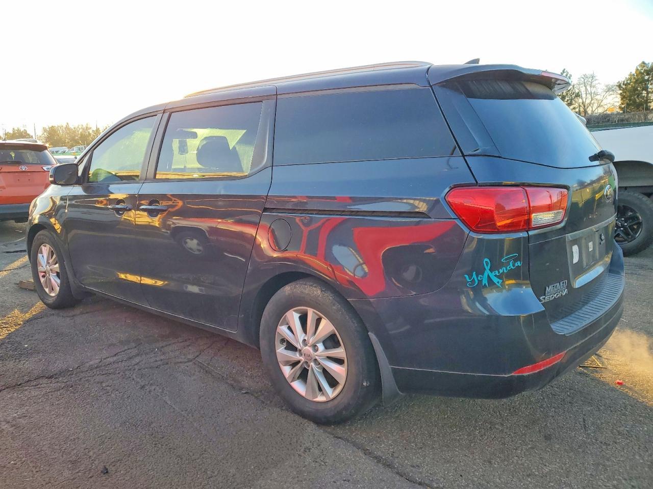 2015 KIA Sedona lx