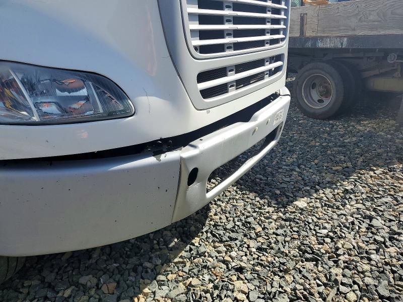 2016 Freightliner Business Class M2 Semi Truck