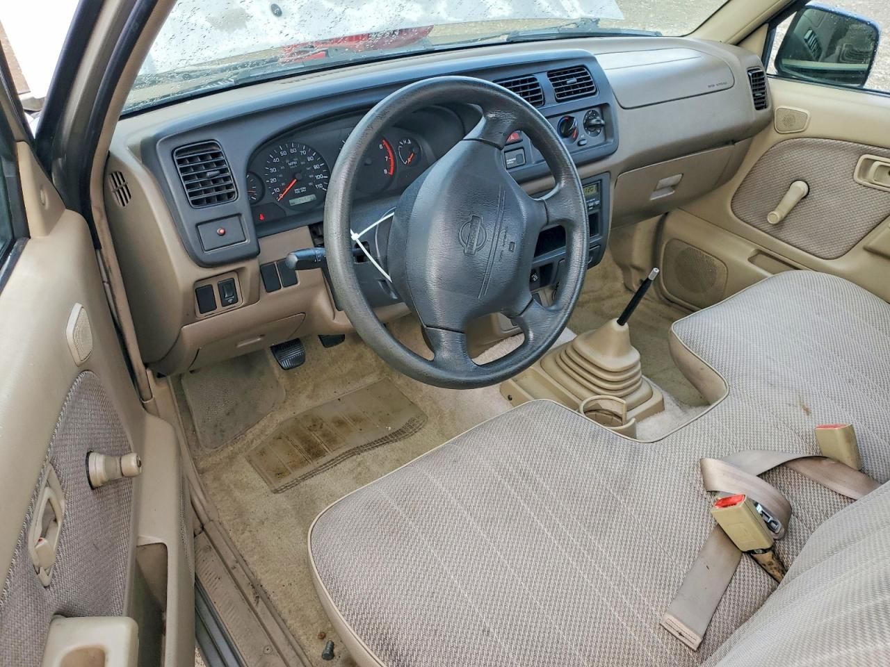 2000 Nissan Frontier xe