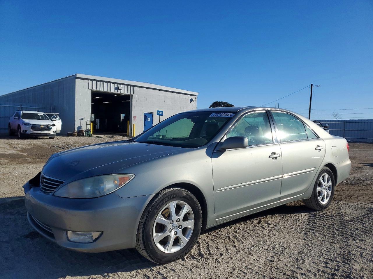2005 Toyota Camry le