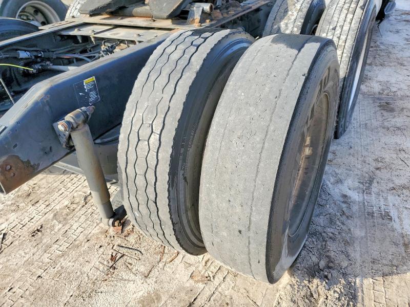 2016 Peterbilt 579 Semi Truck