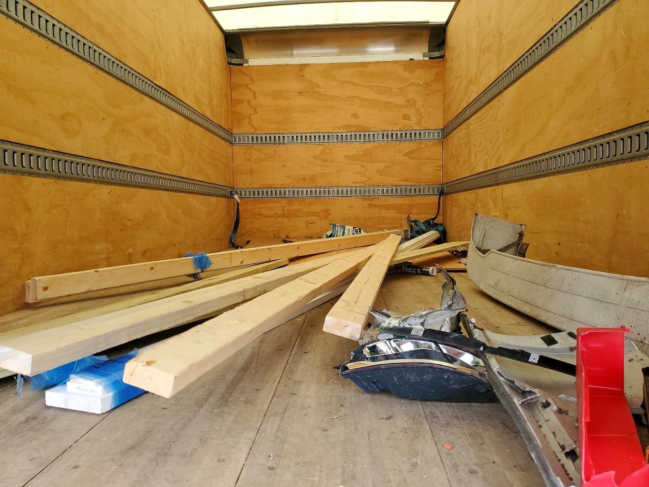2019 Isuzu NPR HD BOX Truck