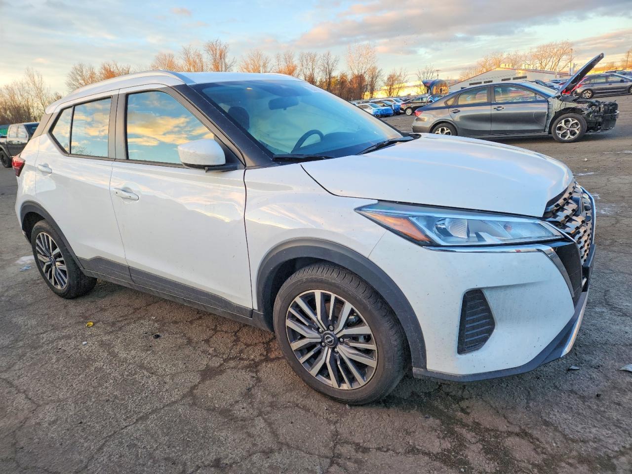 2024 Nissan Kicks sv