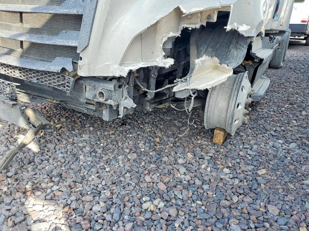 2020 Freigliner 2020 Freightliner Cascadia 126 Semi Truck
