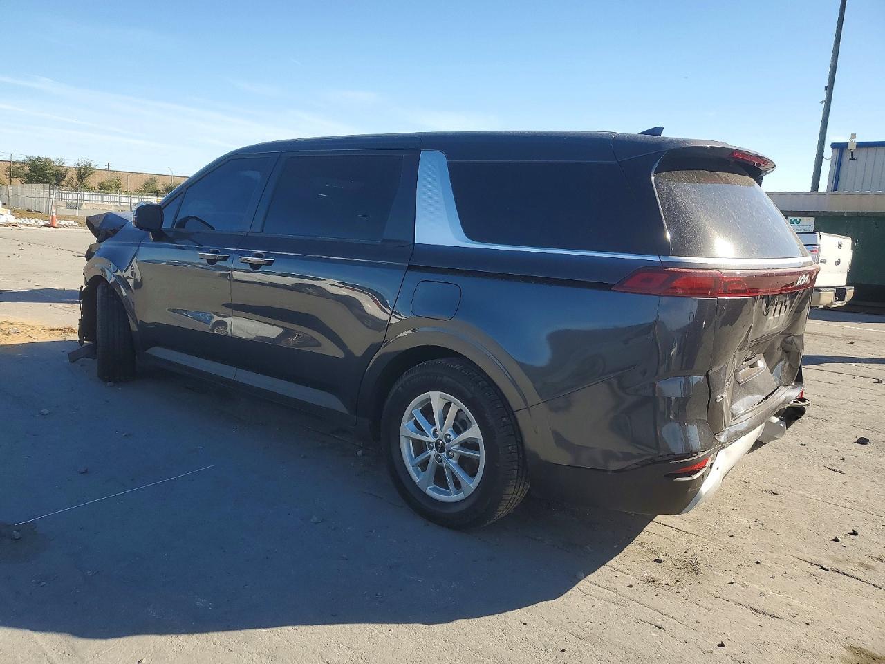 2022 KIA Carnival lx