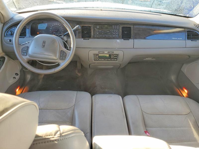 1999 Lincoln Town car Signature