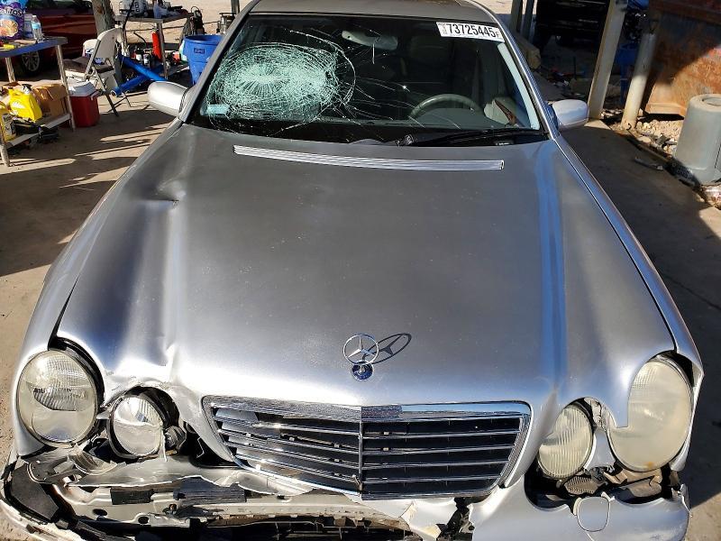 2001 Mercedes-Benz E 320