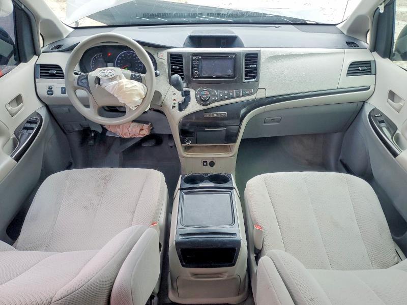 2013 Toyota Sienna le 8-passenger