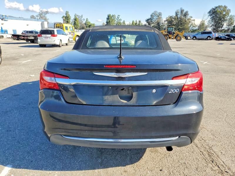 2013 Chrysler 200 Touring