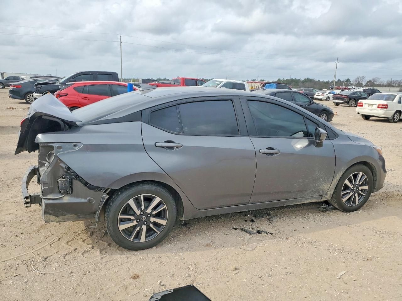 2021 Nissan Versa sv