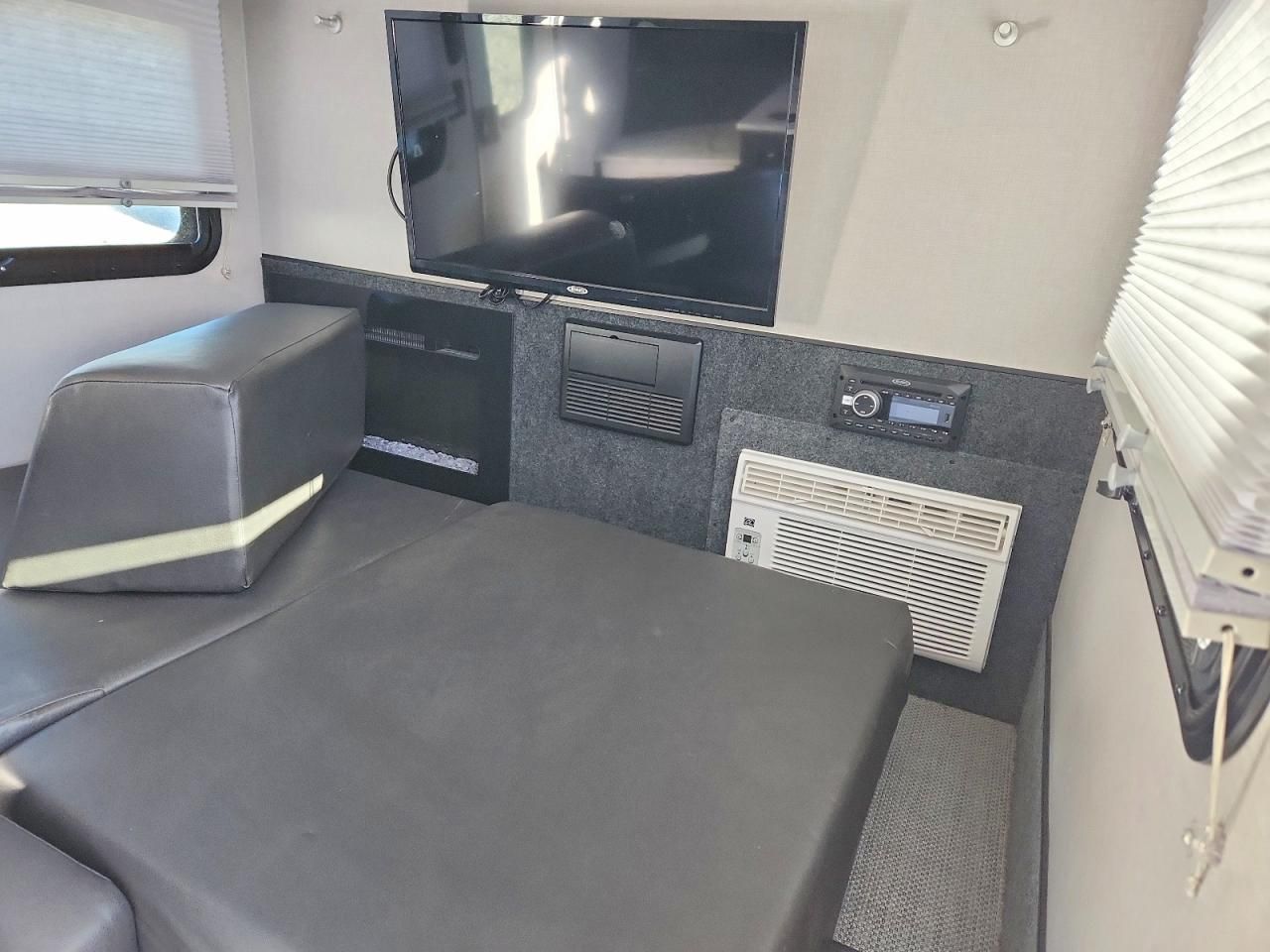 2020 Intech 28 ft Encl