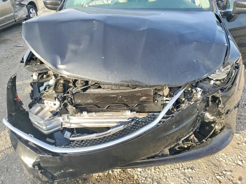 2021 Chrysler Voyager lxi