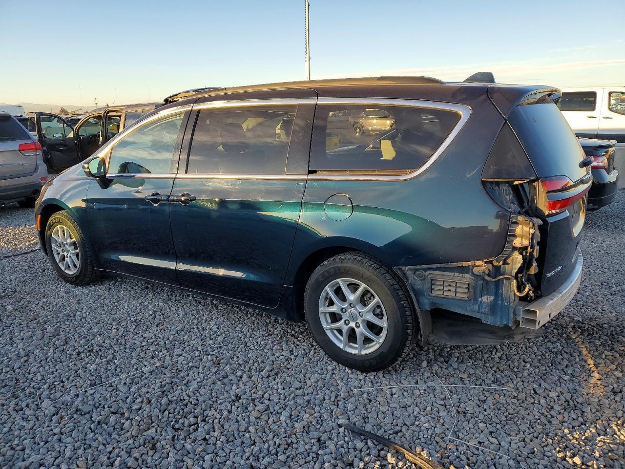 2022 Chrysler Pacifica Touring l