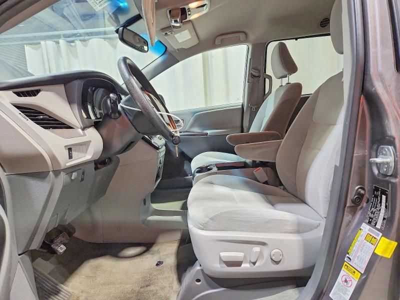 2016 Toyota Sienna le