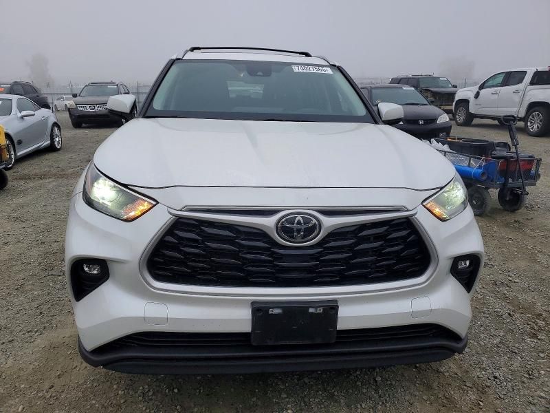 2024 Toyota Highlander le