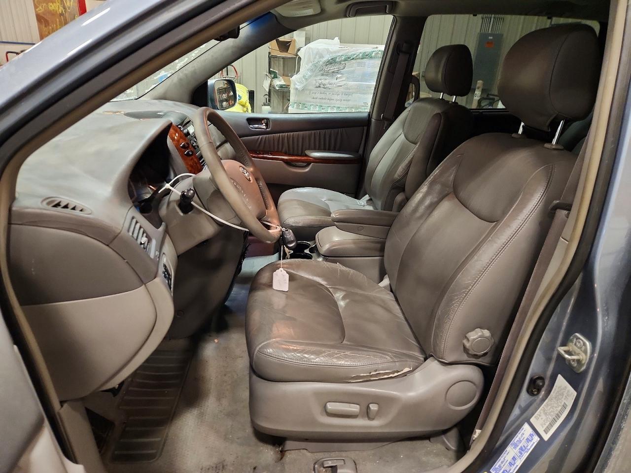 2004 Toyota Sienna xle