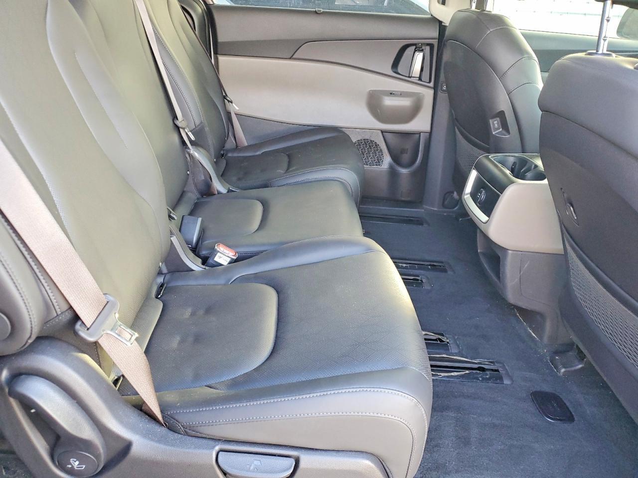 2025 KIA Carnival ex