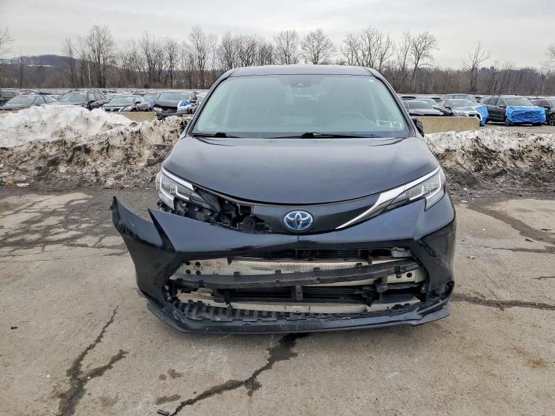 2021 Toyota Sienna le