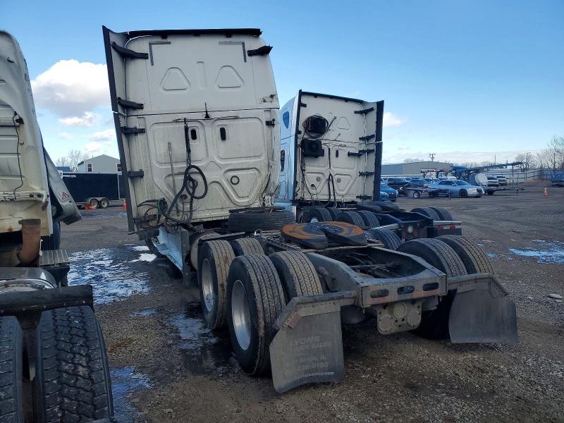 2020 Freigliner 2020 Freightliner Cascadia 126 Semi Truck
