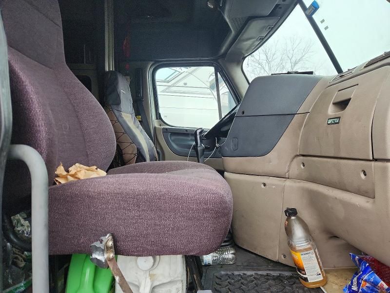 2016 Freightliner Cascadia 125 Semi Truck