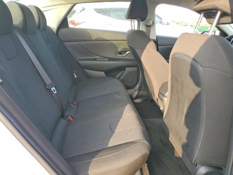 2025 Hyundai Elantra se