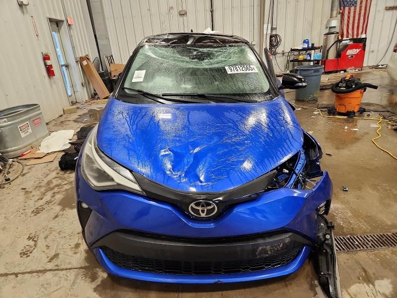 2021 Toyota C-hr xle