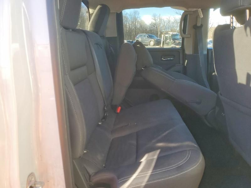 2022 Nissan Frontier s