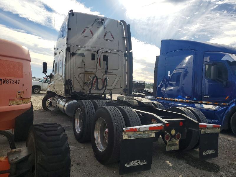 2009 Freightliner Cascadia Semi Truck
