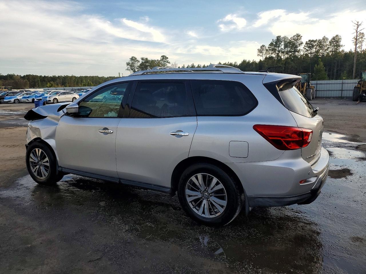 2017 Nissan Pathfinder s